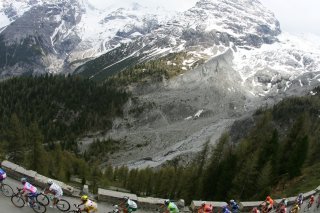 Le Stelvio au programme du Giro 2024 KEYSTONE/AP/ALESSANDRO TROVATI